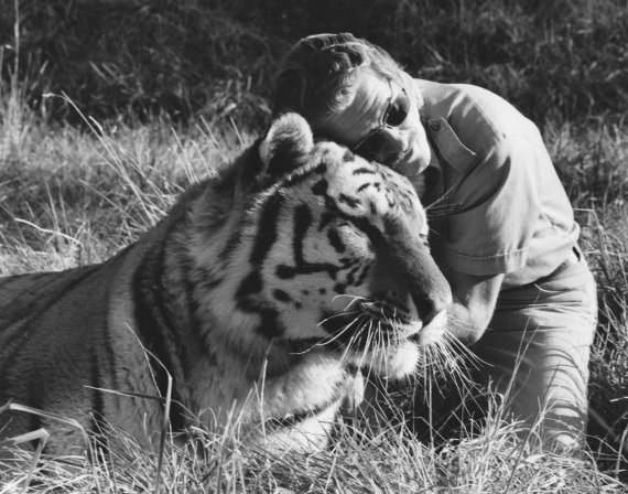 Fred R Krug and Siberian Tiger, photo by Tippi Hedren